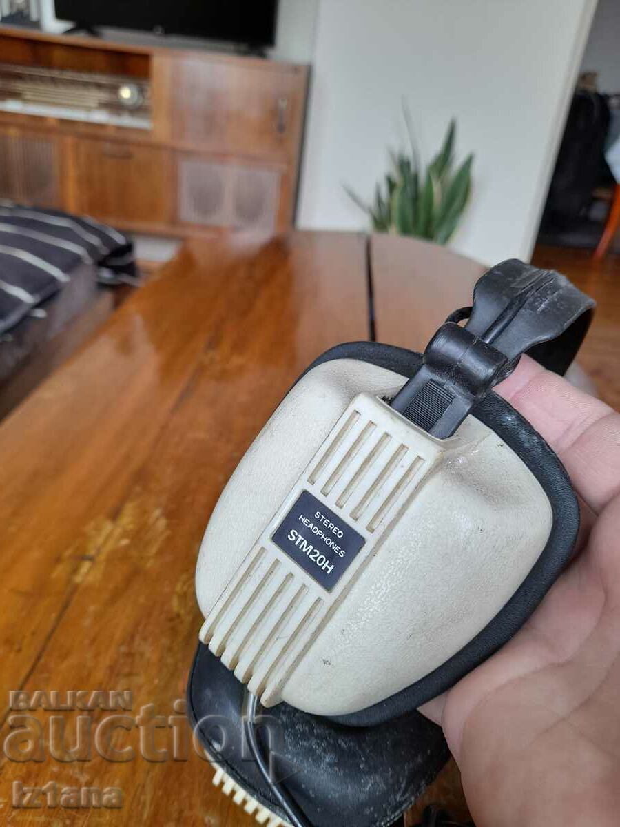 Delivery of STM20H headphones