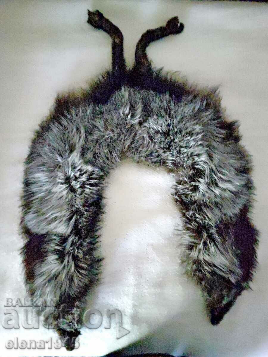 Guler cu șal vulpe argintie cu preț 150.00 BGN | € 76.69