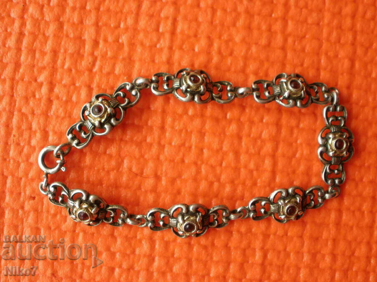 Аукцион Стара,сребърна гривна с камъни.