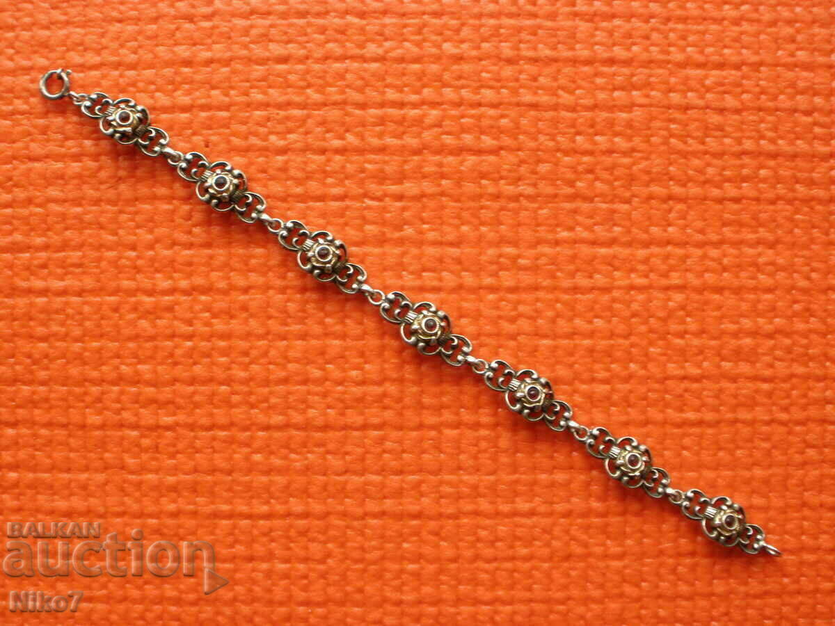 Bratara veche din argint cu pietre. Bratara veche din argint cu pietre.