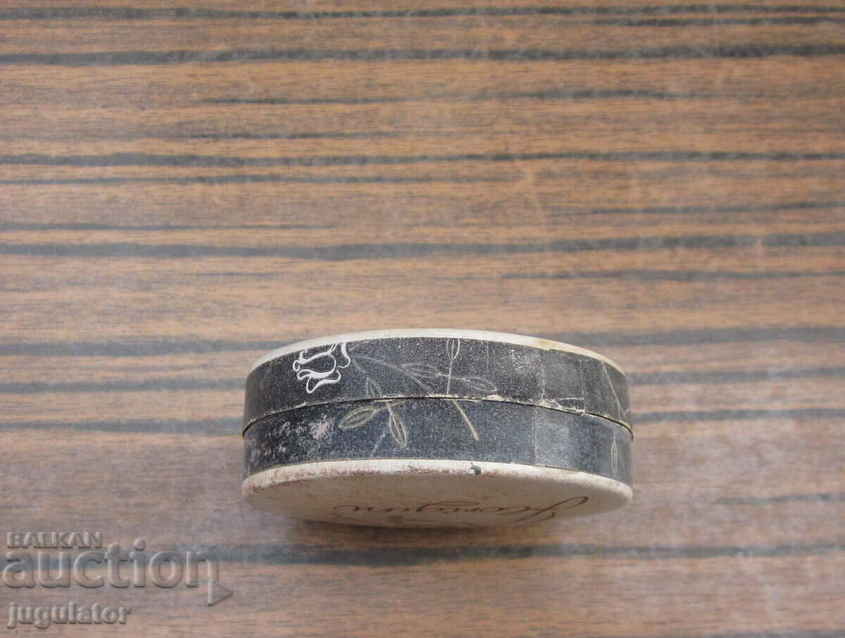 Auction FLORIGAN Vintage Ladies French Powder Box Auction FLORIGAN Vintage Ladies French Powder Box