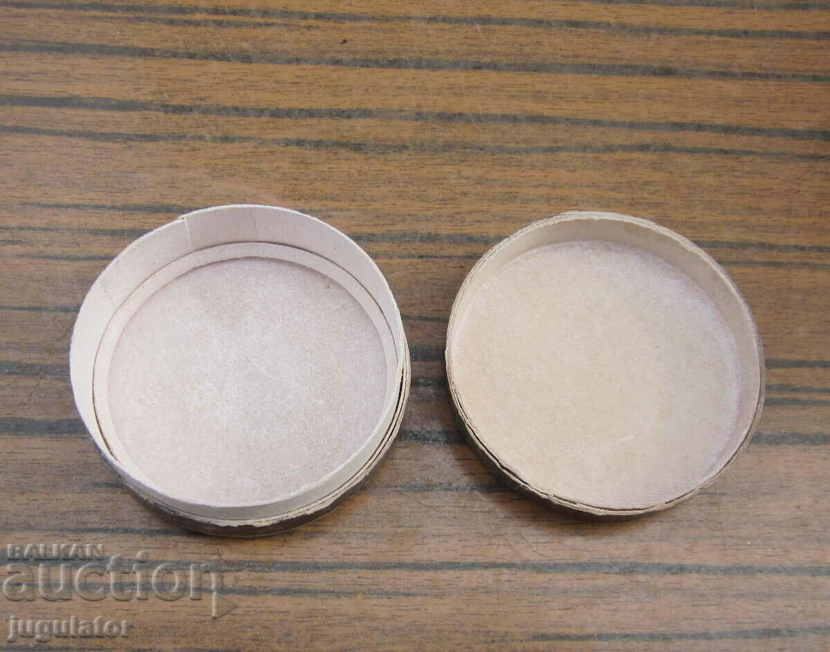 Delivery of FLORIGAN Vintage Ladies French Powder Box Delivery of FLORIGAN Vintage Ladies French Powder Box