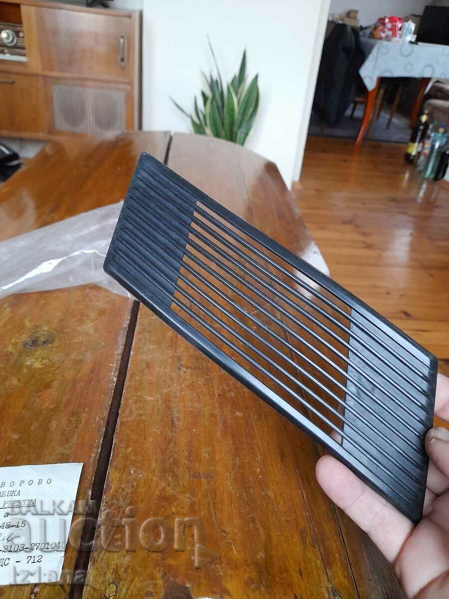 Delivery of Old car ventilation grille Delivery of Old car ventilation grille