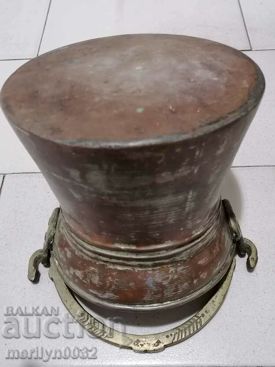 Auction An old copper cauldron crushes a copper copper vessel Auction An old copper cauldron crushes a copper copper vessel