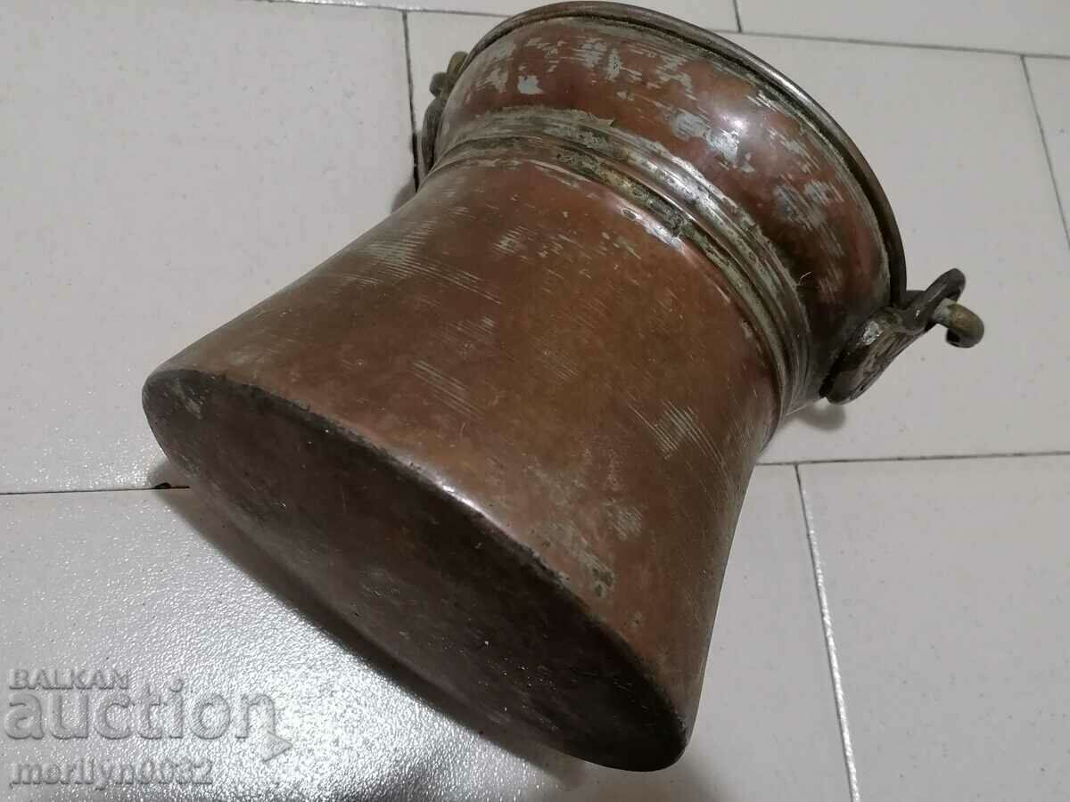 An old copper cauldron crushes a copper copper vessel - 5 An old copper cauldron crushes a copper copper vessel - 5