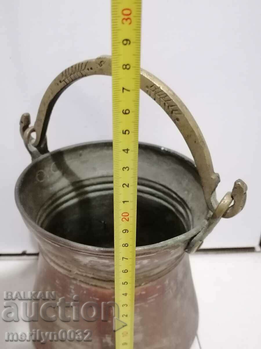 An old copper cauldron crushes a copper copper vessel - 6 An old copper cauldron crushes a copper copper vessel - 6