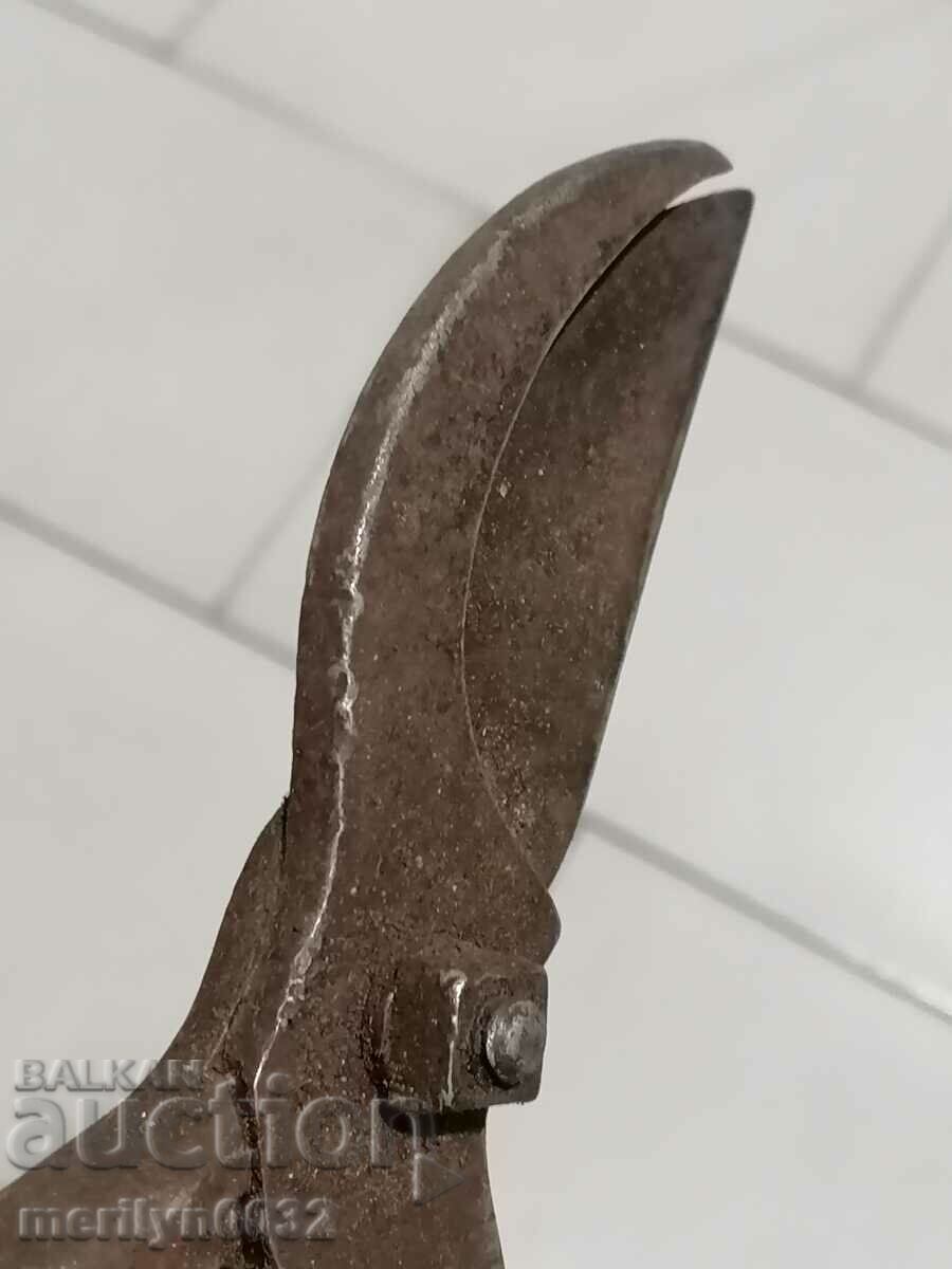 Delivery of Old forged vine shears stamp knife wrought iron shears