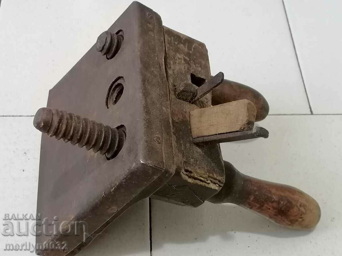 Auction Antique carpentry planer cooper's tool primitive Auction Antique carpentry planer cooper's tool primitive