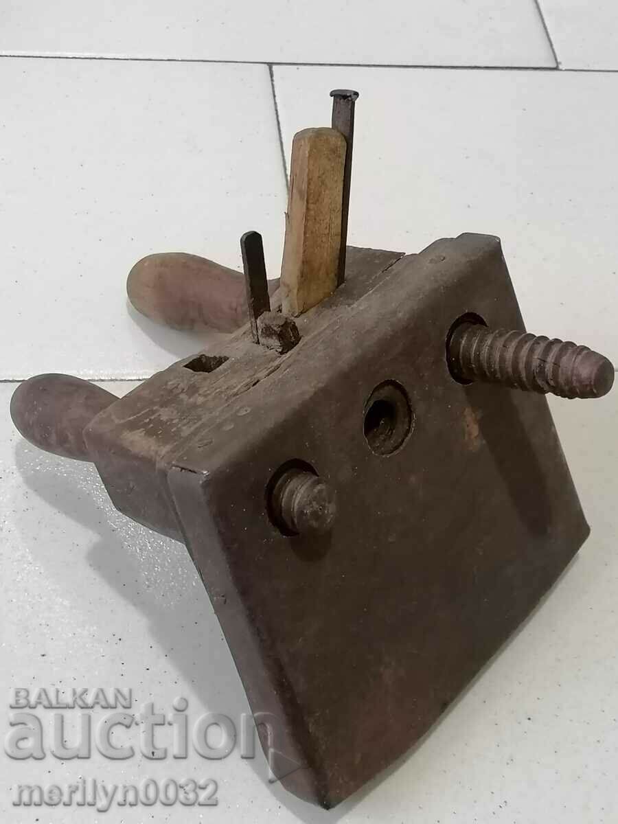 Antique carpentry planer cooper's tool primitive - 6 Antique carpentry planer cooper's tool primitive - 6