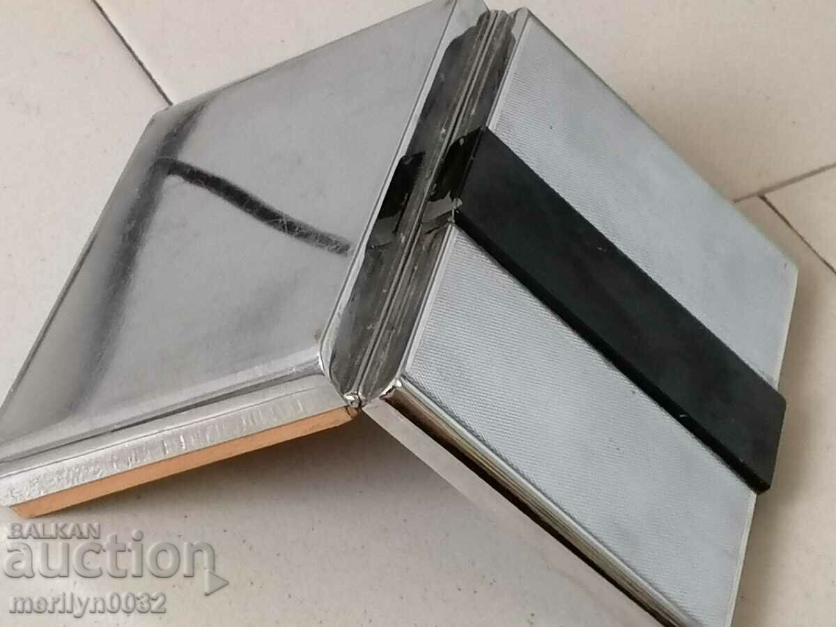 Auction Table snuff box Auction Table snuff box