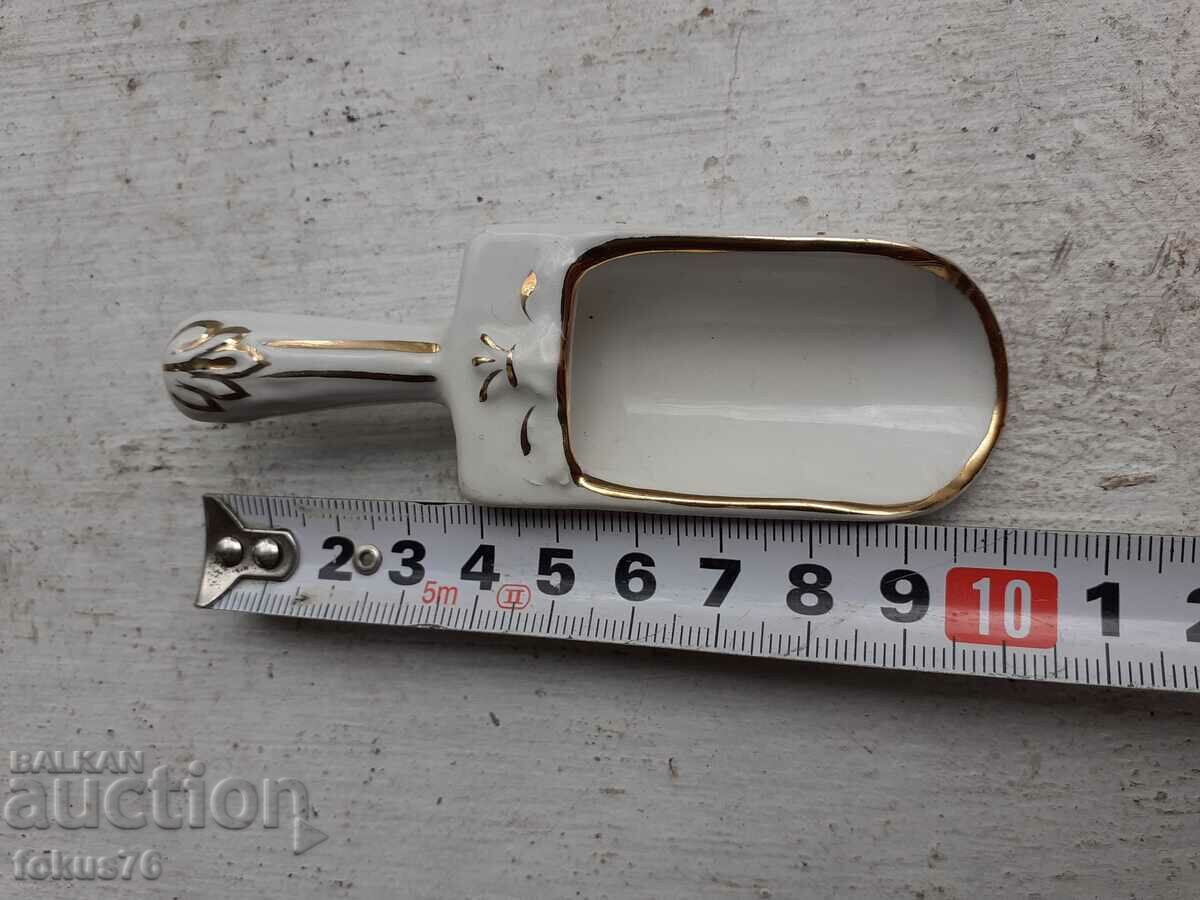 Delivery of Capodimonte porcelain small sugar spoon with gilding Delivery of Capodimonte porcelain small sugar spoon with gilding