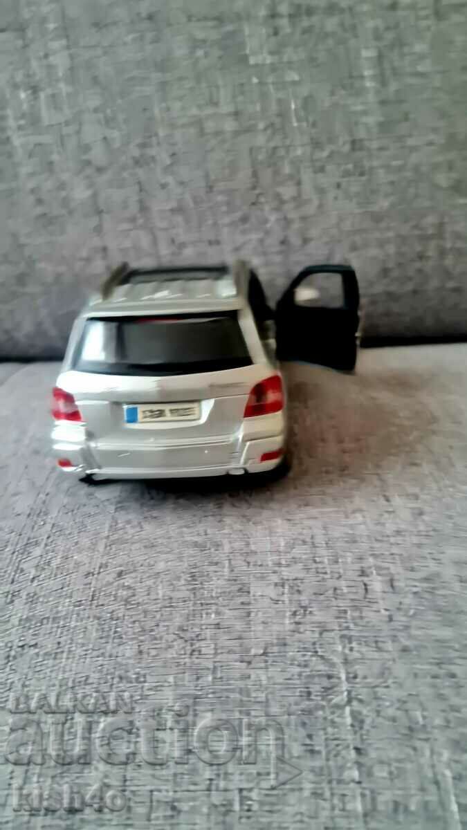 Delivery of Mercedes-Benz GLK - Class Burago pram Delivery of Mercedes-Benz GLK - Class Burago pram