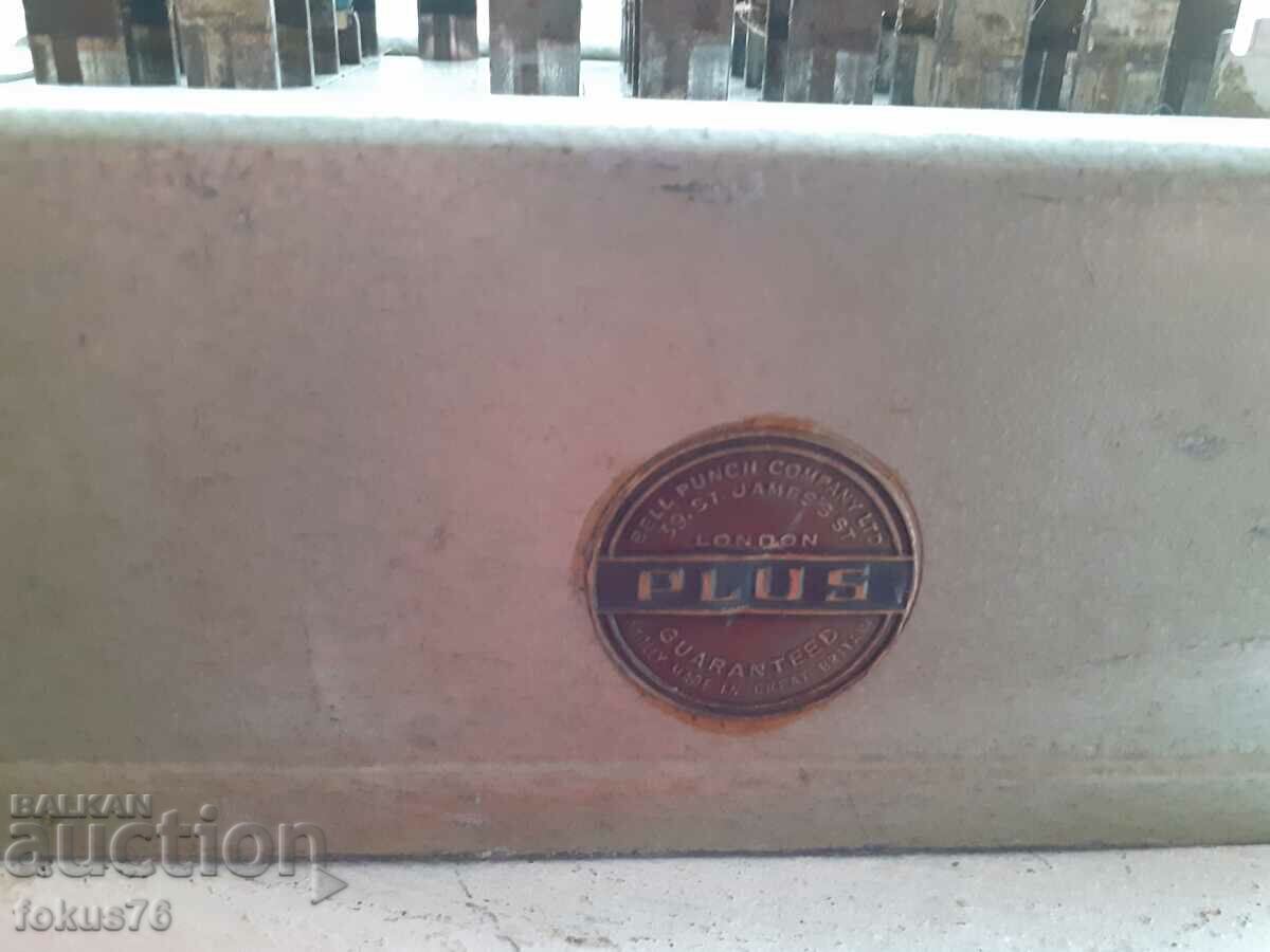 Доставка на Стара английска сметачна машина Доставка на Стара английска сметачна машина