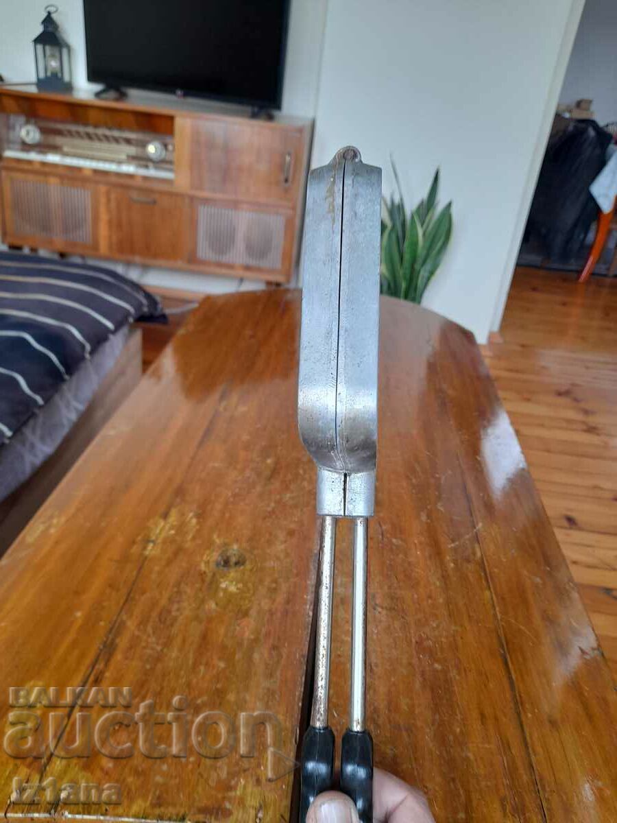 Auction Old Waffle Mechanika Auction Old Waffle Mechanika