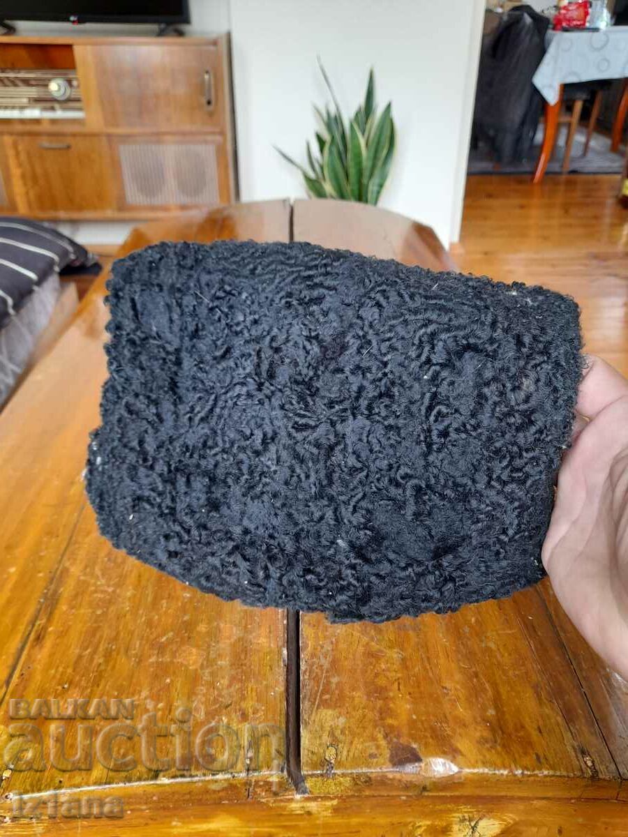 Old women's hand accessory, glove with price 17.00 BGN | € 8.69 Old women's hand accessory, glove with price 17.00 BGN | € 8.69