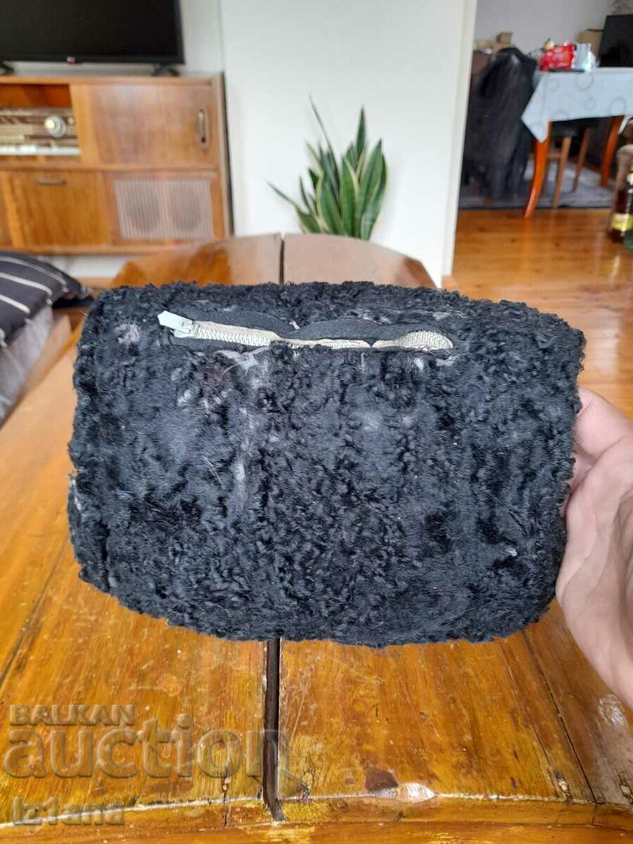 Auction Old women's hand accessory, glove Auction Old women's hand accessory, glove