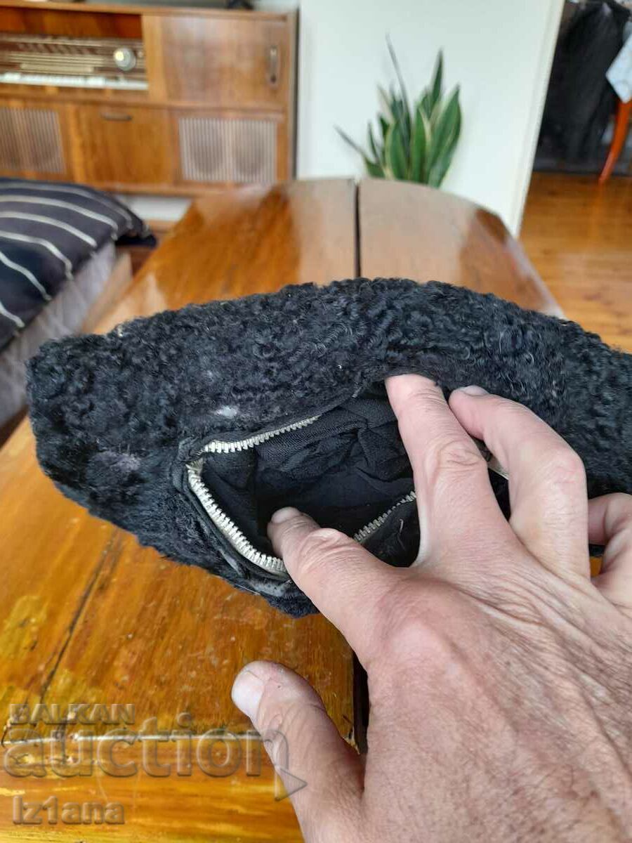 Delivery of Old women's hand accessory, glove Delivery of Old women's hand accessory, glove