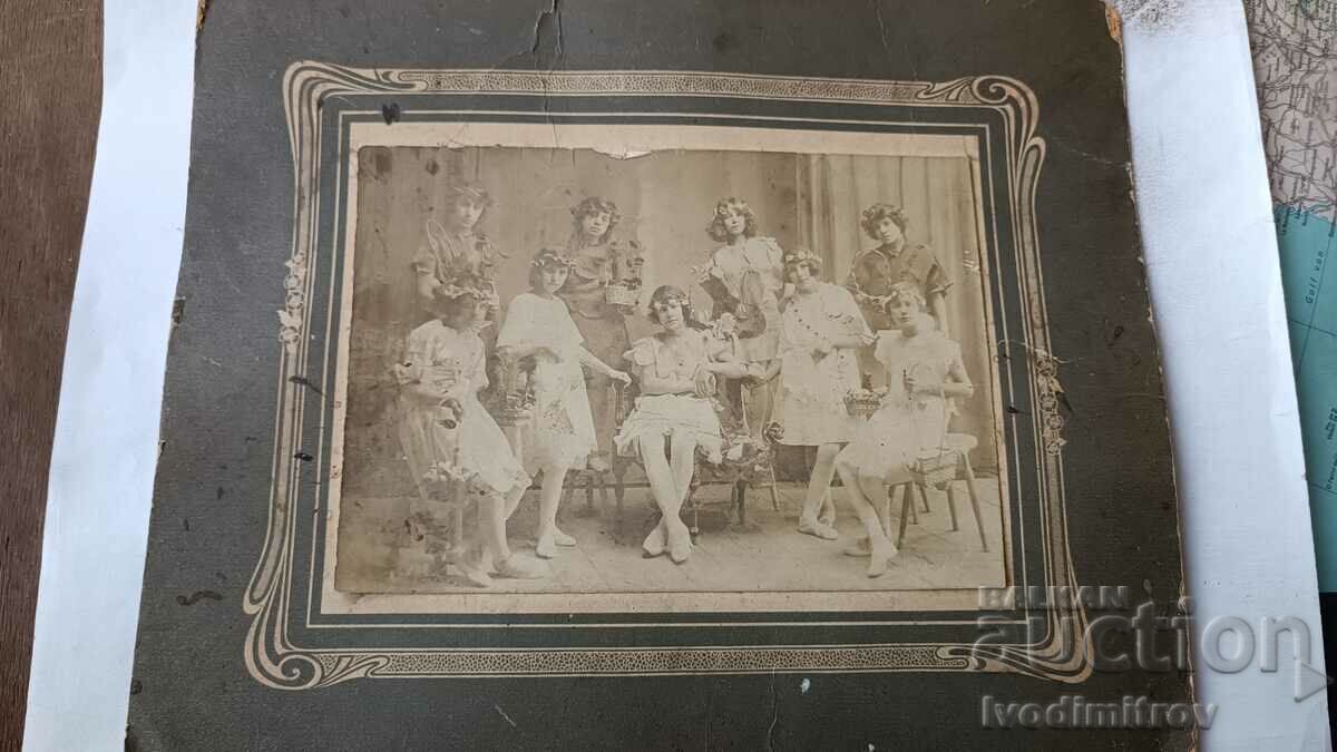 Photo Schoolgirls from the 3rd grade Vratsa 1923 Cardboard