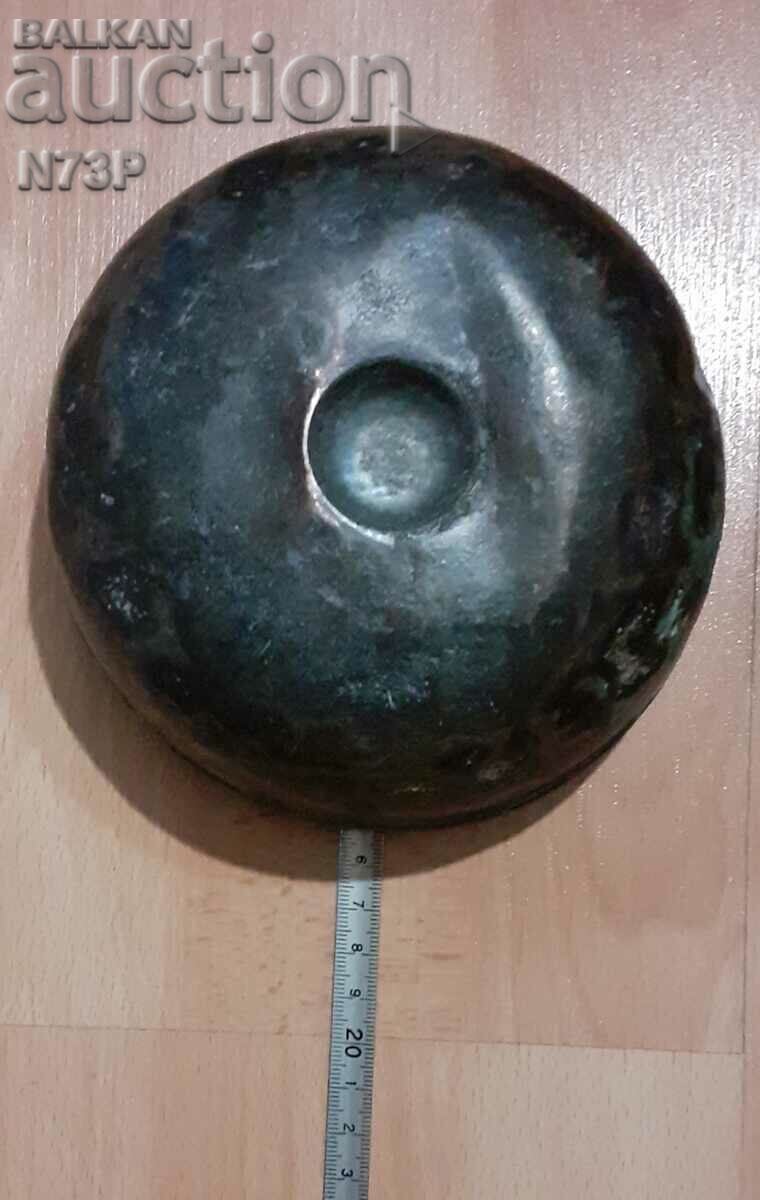 Auction  OLD COPPER POT. BATHROOM BASIN.