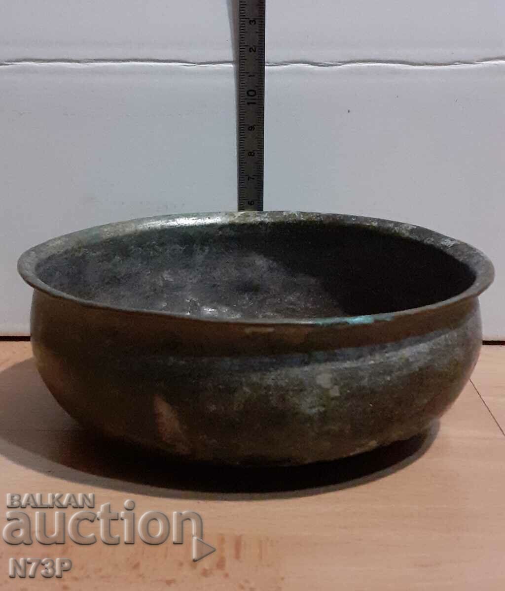 Delivery of OLD COPPER POT. BATHROOM BASIN.