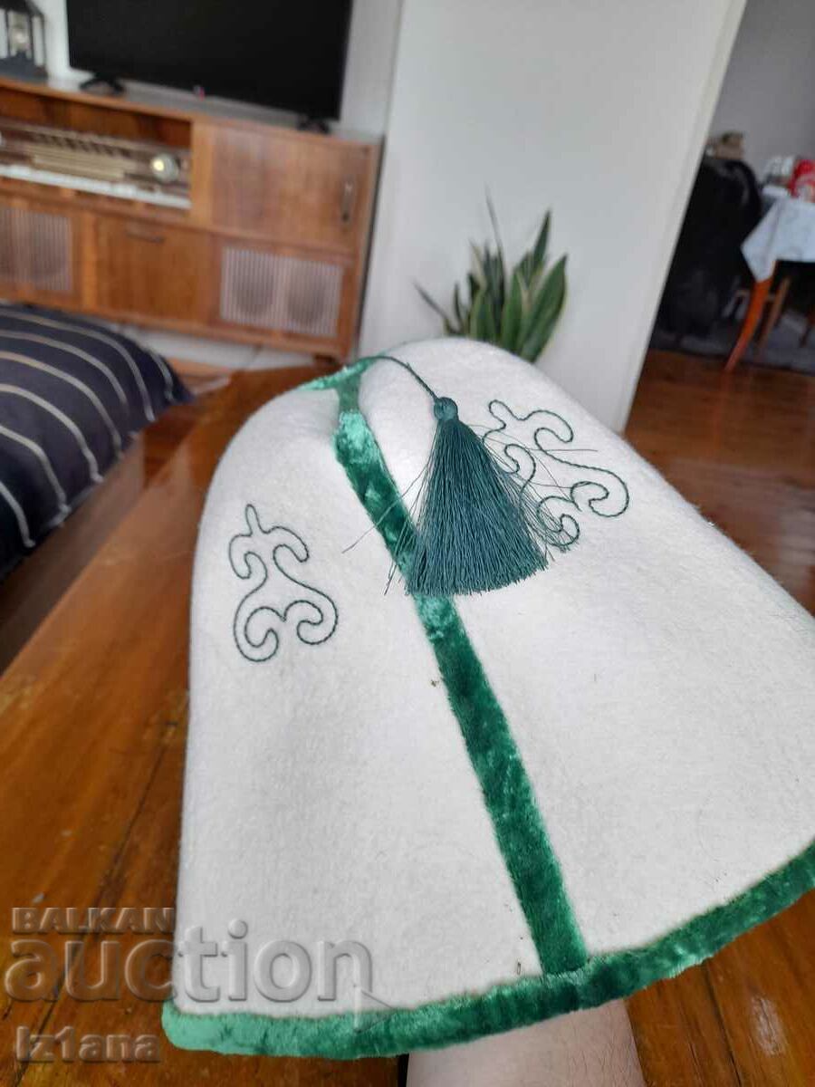 Auction Old ethnic hat Auction Old ethnic hat
