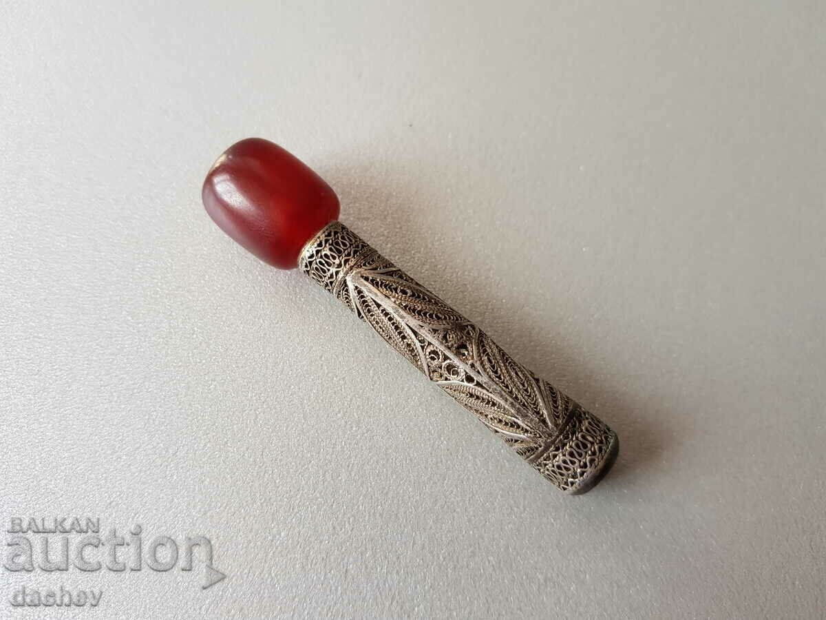 Delivery of Renaissance cigarette silver filigree and red amber Damar Delivery of Renaissance cigarette silver filigree and red amber Damar