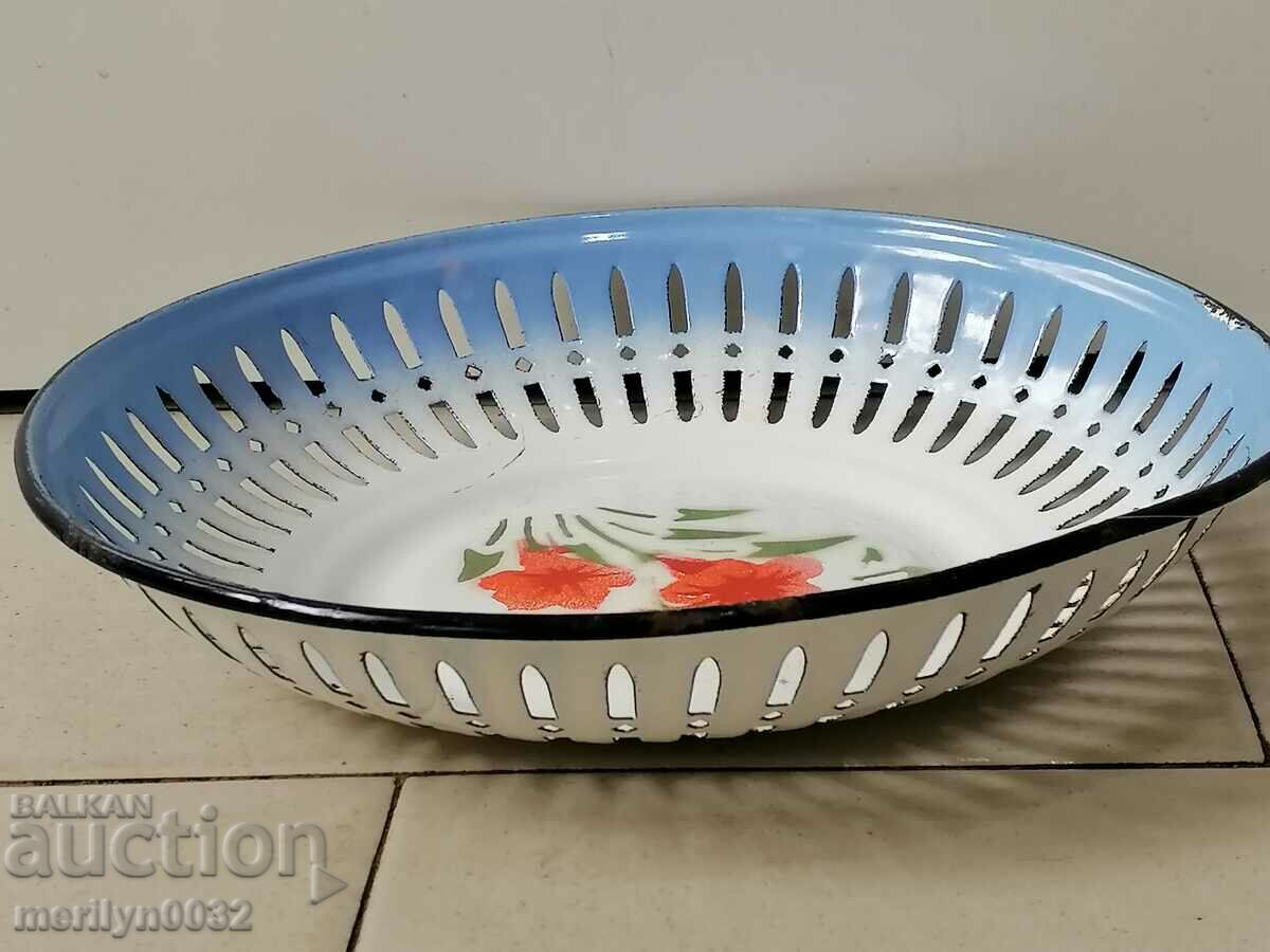 Auction Old pan with enamel, fruit, enameled container Auction Old pan with enamel, fruit, enameled container