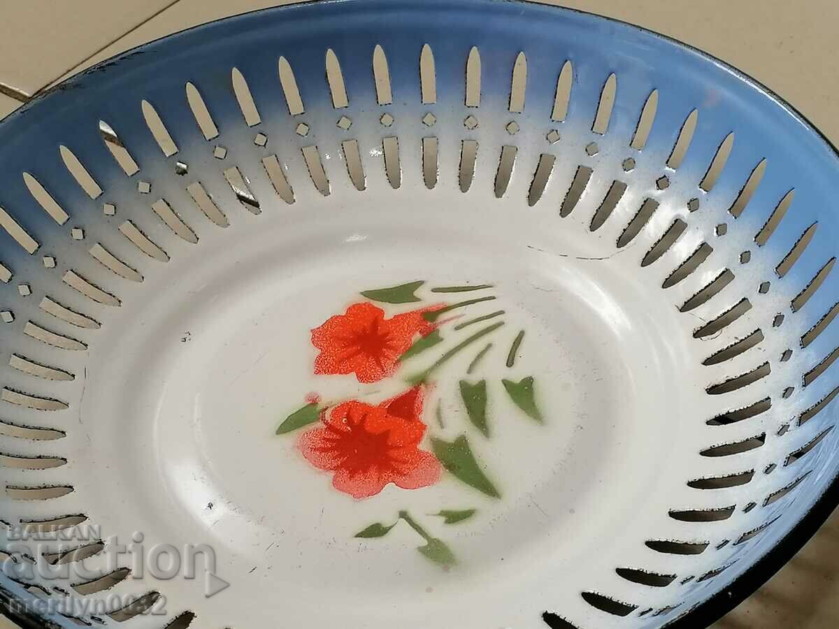 Old pan with enamel, fruit, enameled container - 6 Old pan with enamel, fruit, enameled container - 6