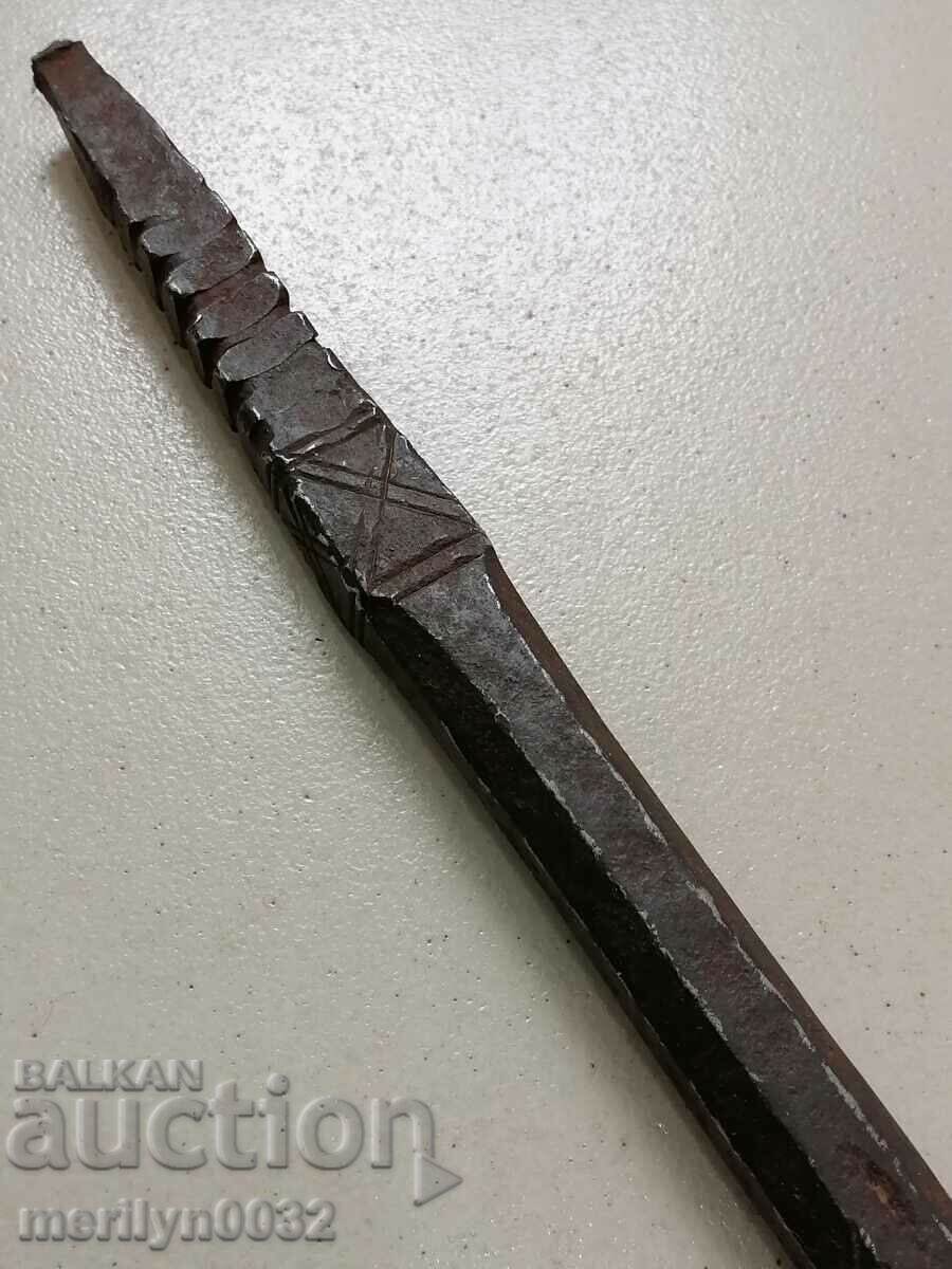 An old bitch, a screwdriver, a wrought iron with price 49.00 BGN | € 25.05 An old bitch, a screwdriver, a wrought iron with price 49.00 BGN | € 25.05