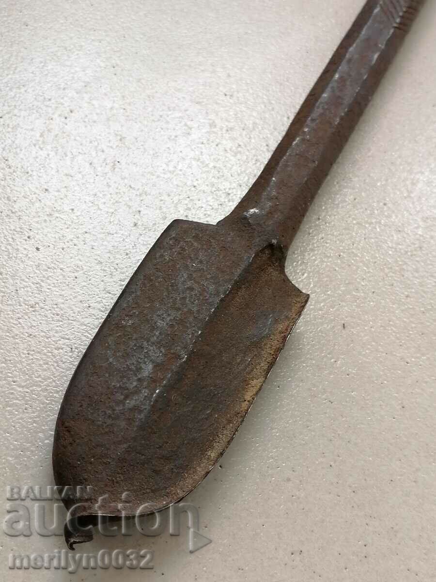 An old bitch, a screwdriver, a wrought iron - 5 An old bitch, a screwdriver, a wrought iron - 5