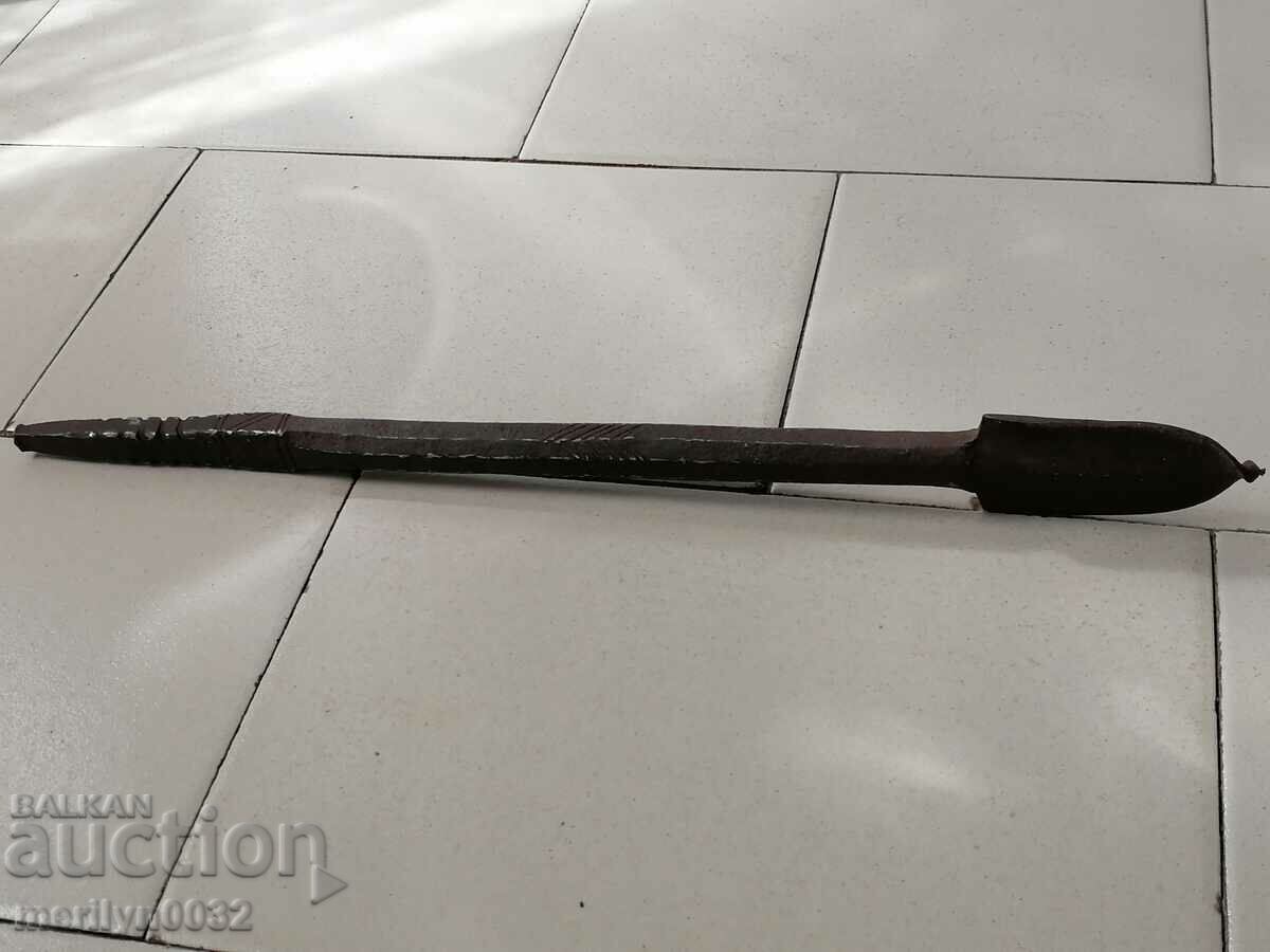 An old bitch, a screwdriver, a wrought iron - 6 An old bitch, a screwdriver, a wrought iron - 6