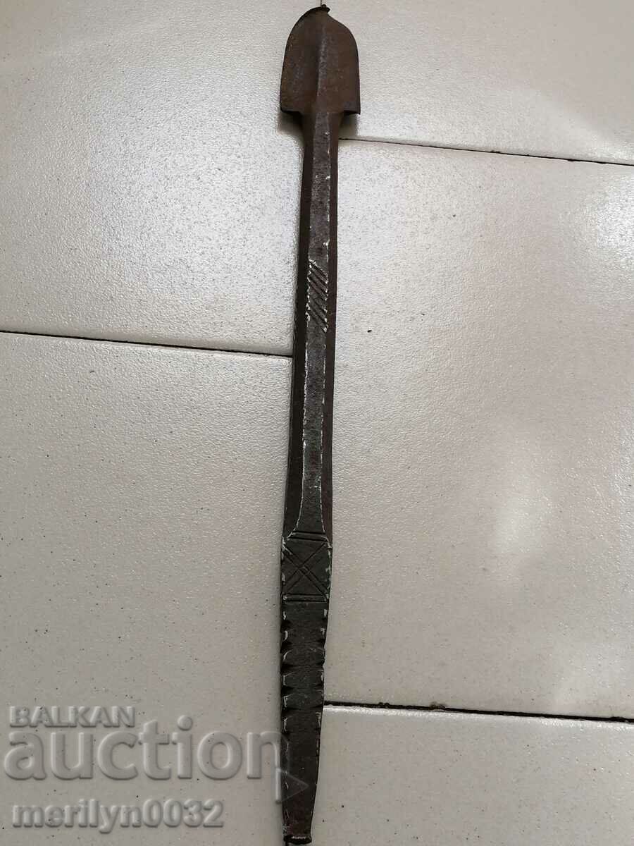 An old bitch, a screwdriver, a wrought iron
