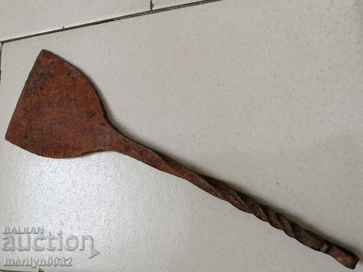 Auction  Gingerbread, gingerbread, gingerbread, gingerbread, wrought iron