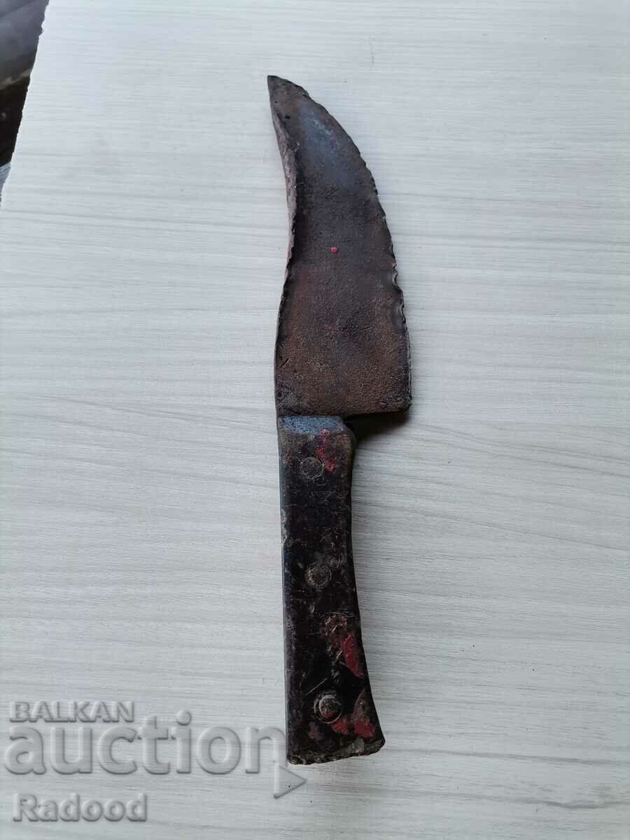 An old knife with price 35.00 BGN | € 17.90 An old knife with price 35.00 BGN | € 17.90