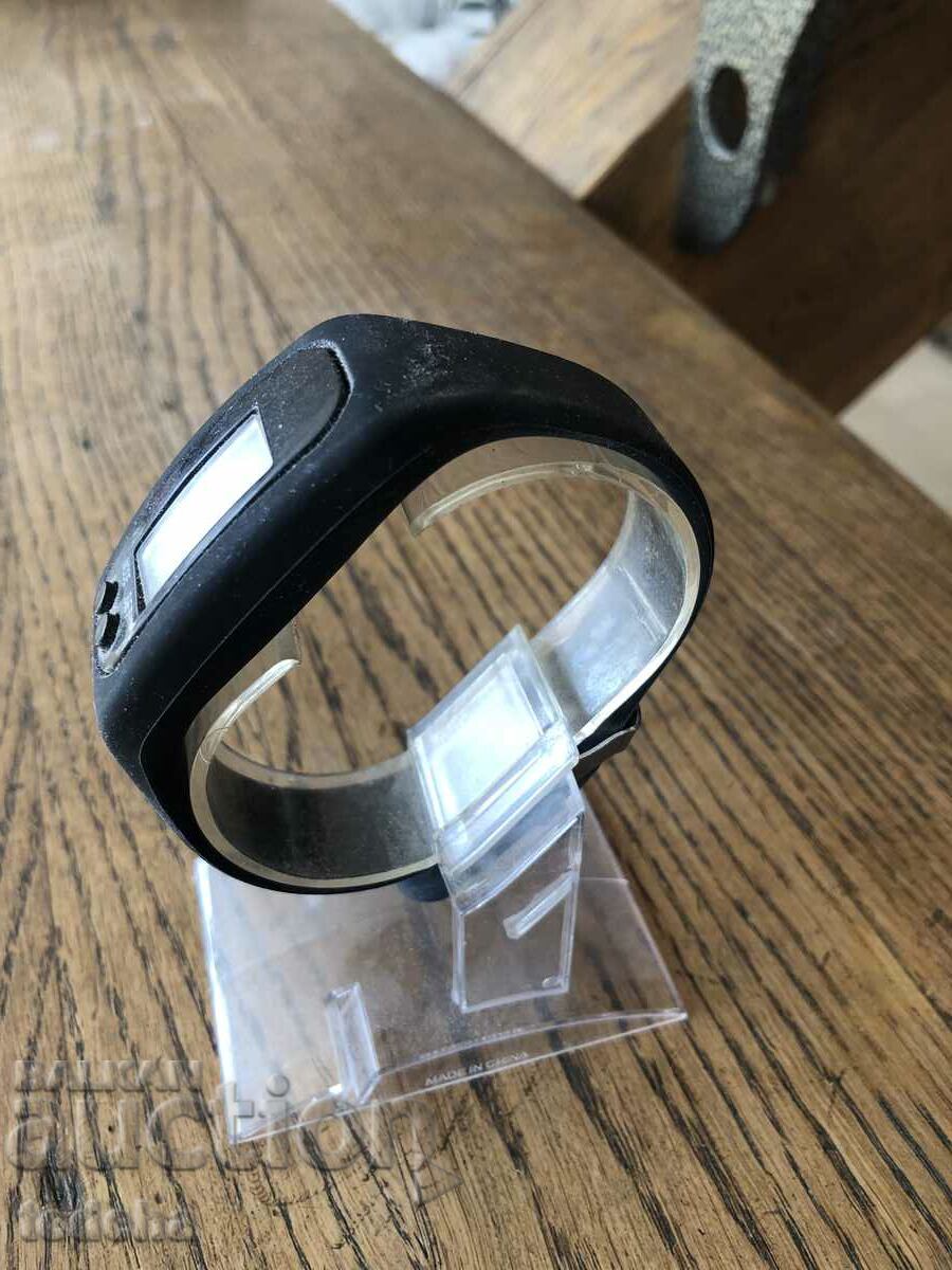 Delivery of PEDOMETER WATCH - NEW Delivery of PEDOMETER WATCH - NEW