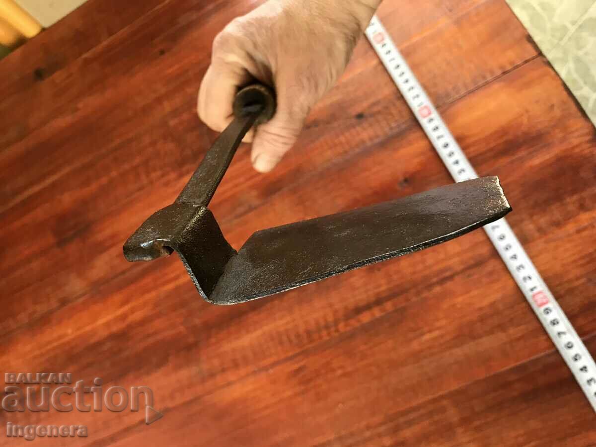 KNIFE FOR TRIMING A HORSE'S HOOF WHEN SHOEING with price 15.00 BGN | € 7.67 KNIFE FOR TRIMING A HORSE'S HOOF WHEN SHOEING with price 15.00 BGN | € 7.67