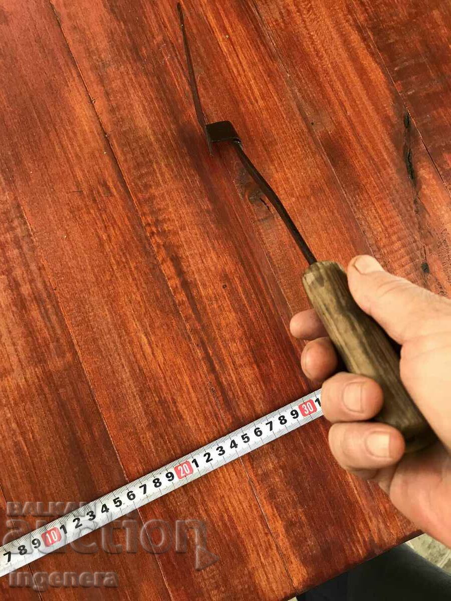 KNIFE FOR TRIMING A HORSE'S HOOF WHEN SHOEING - 5 KNIFE FOR TRIMING A HORSE'S HOOF WHEN SHOEING - 5