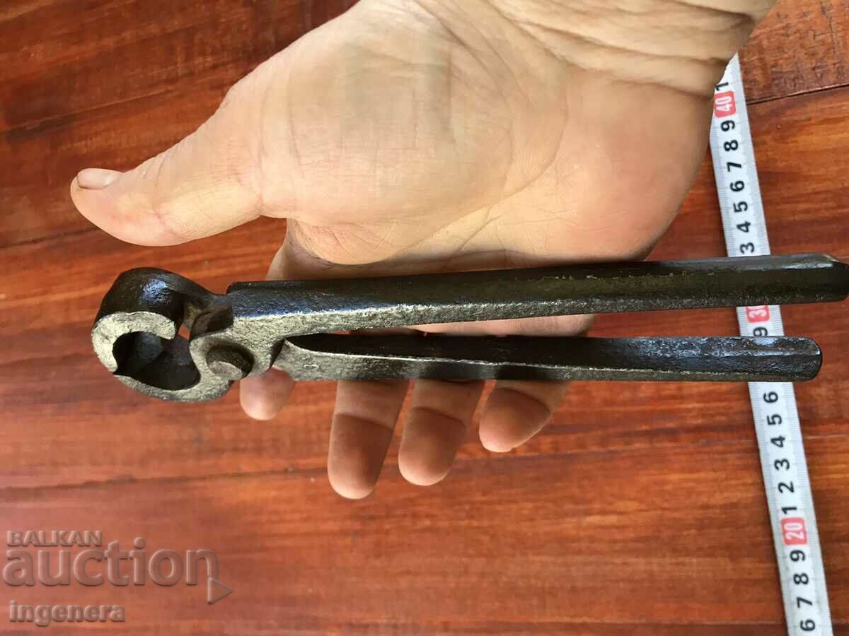 Auction TILE FORGED TOOL PLIERS OF SOCA-8 INCH Auction TILE FORGED TOOL PLIERS OF SOCA-8 INCH