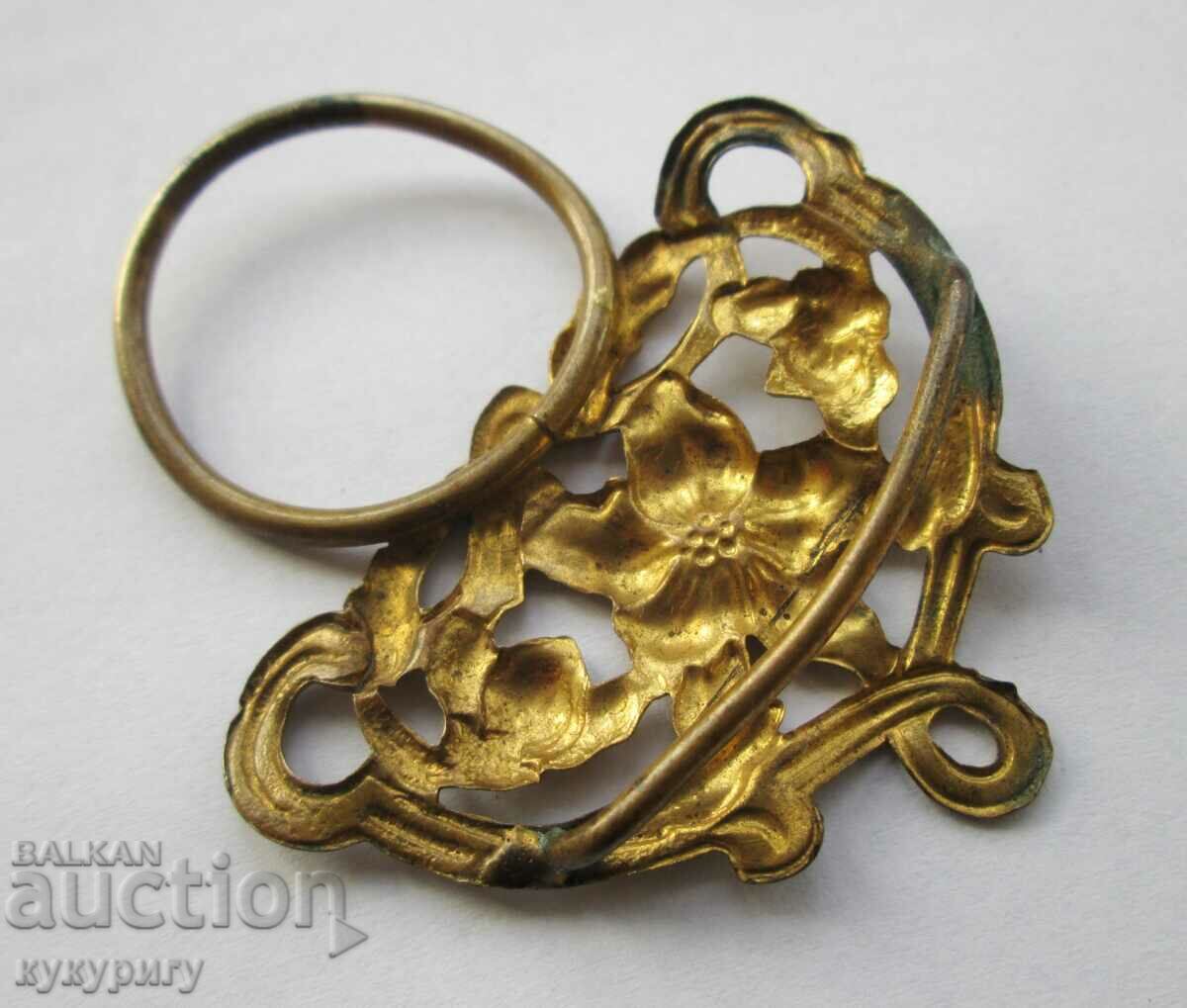 Auction Old lady's scarf brooch with floral ornaments Auction Old lady's scarf brooch with floral ornaments