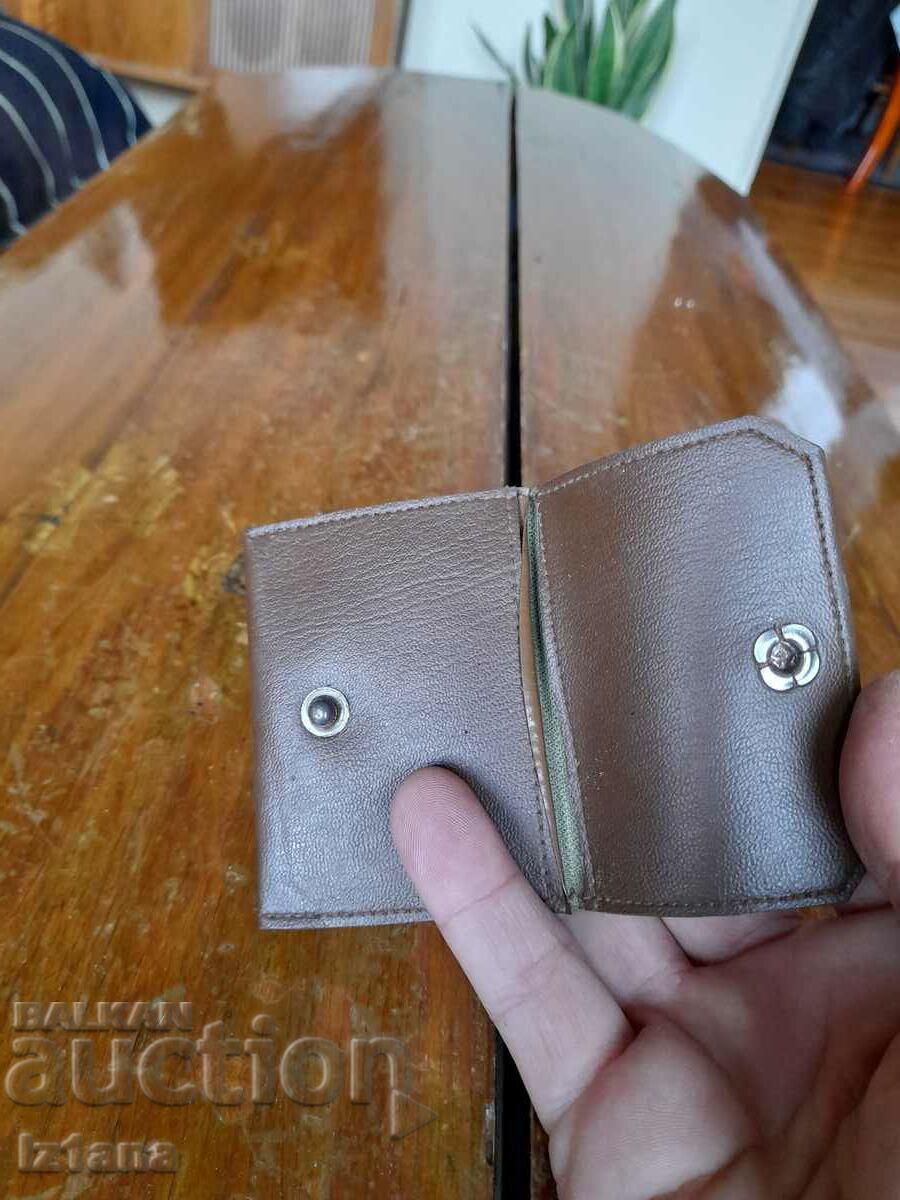 Delivery of Old lady's purse Delivery of Old lady's purse