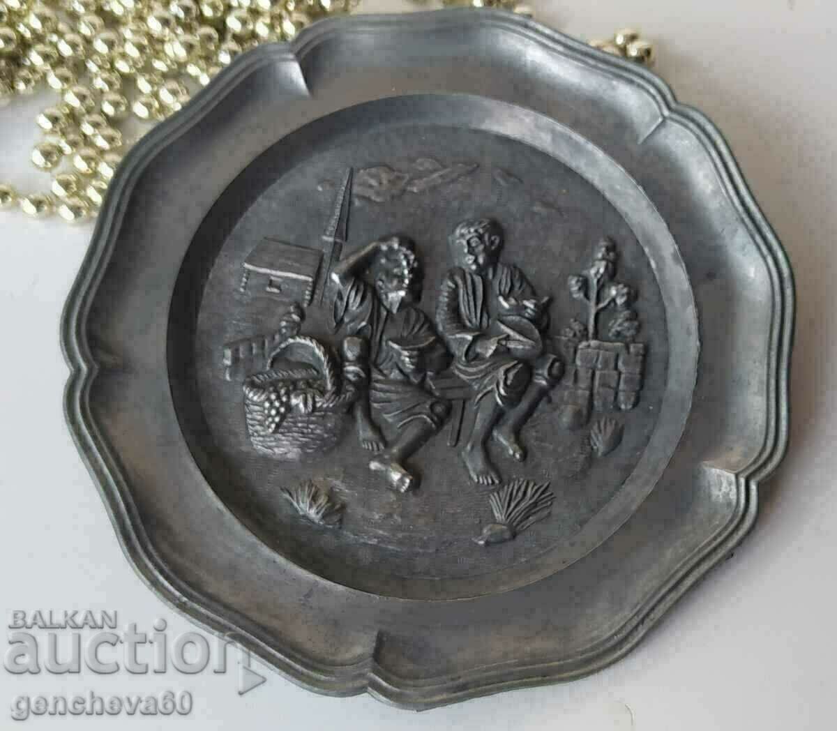 Metal, pewter engraved wall plate, "Grape" Metal, pewter engraved wall plate, "Grape"