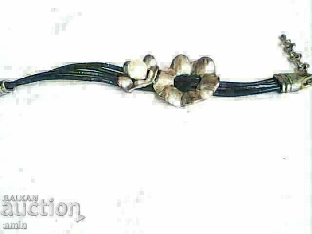 Delivery of old leather bracelet silver plated and artificial pearl