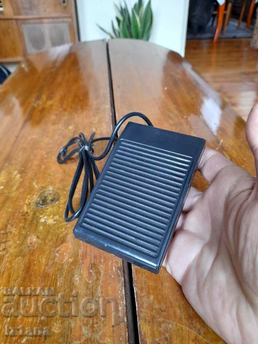 Old control pedal with price 16.00 BGN | € 8.18 Old control pedal with price 16.00 BGN | € 8.18