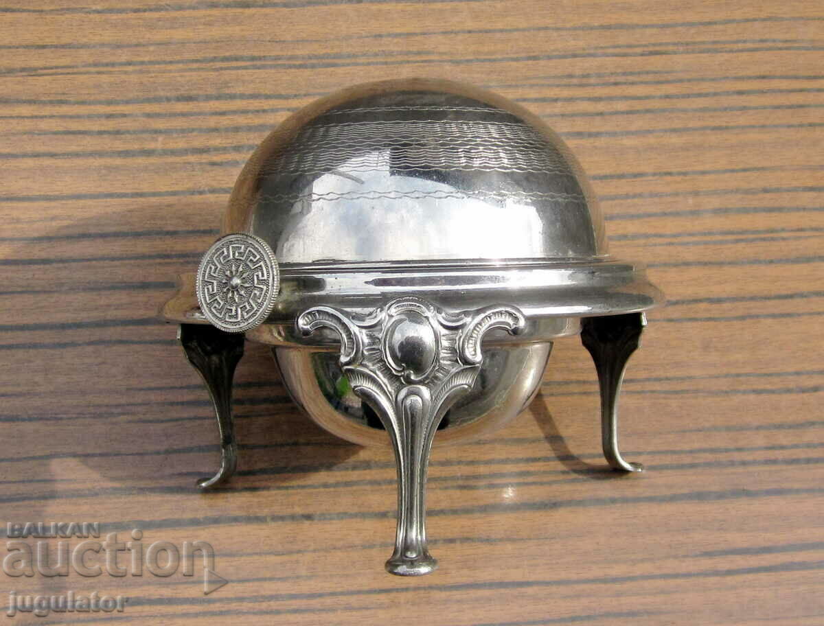 Auction vintage Art Deco candy box and ornamented cake bowl Auction vintage Art Deco candy box and ornamented cake bowl