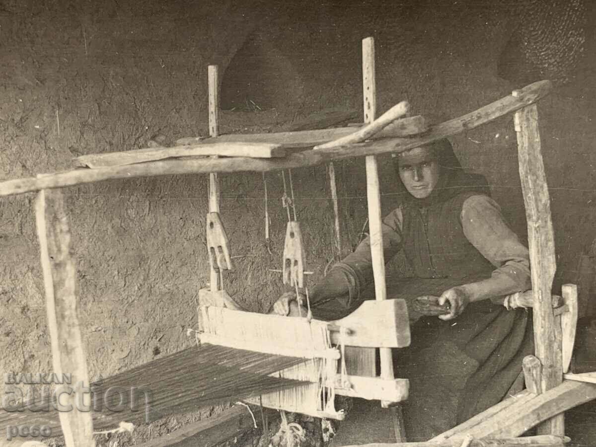 Weaver on a loom Bit and culture old photo with price 30.00 BGN | € 15.34 Weaver on a loom Bit and culture old photo with price 30.00 BGN | € 15.34