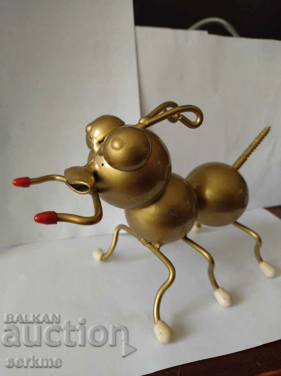 Ενα μυρμήγκι με τιμή 10.00 BGN | € 5.11 Ενα μυρμήγκι με τιμή 10.00 BGN | € 5.11