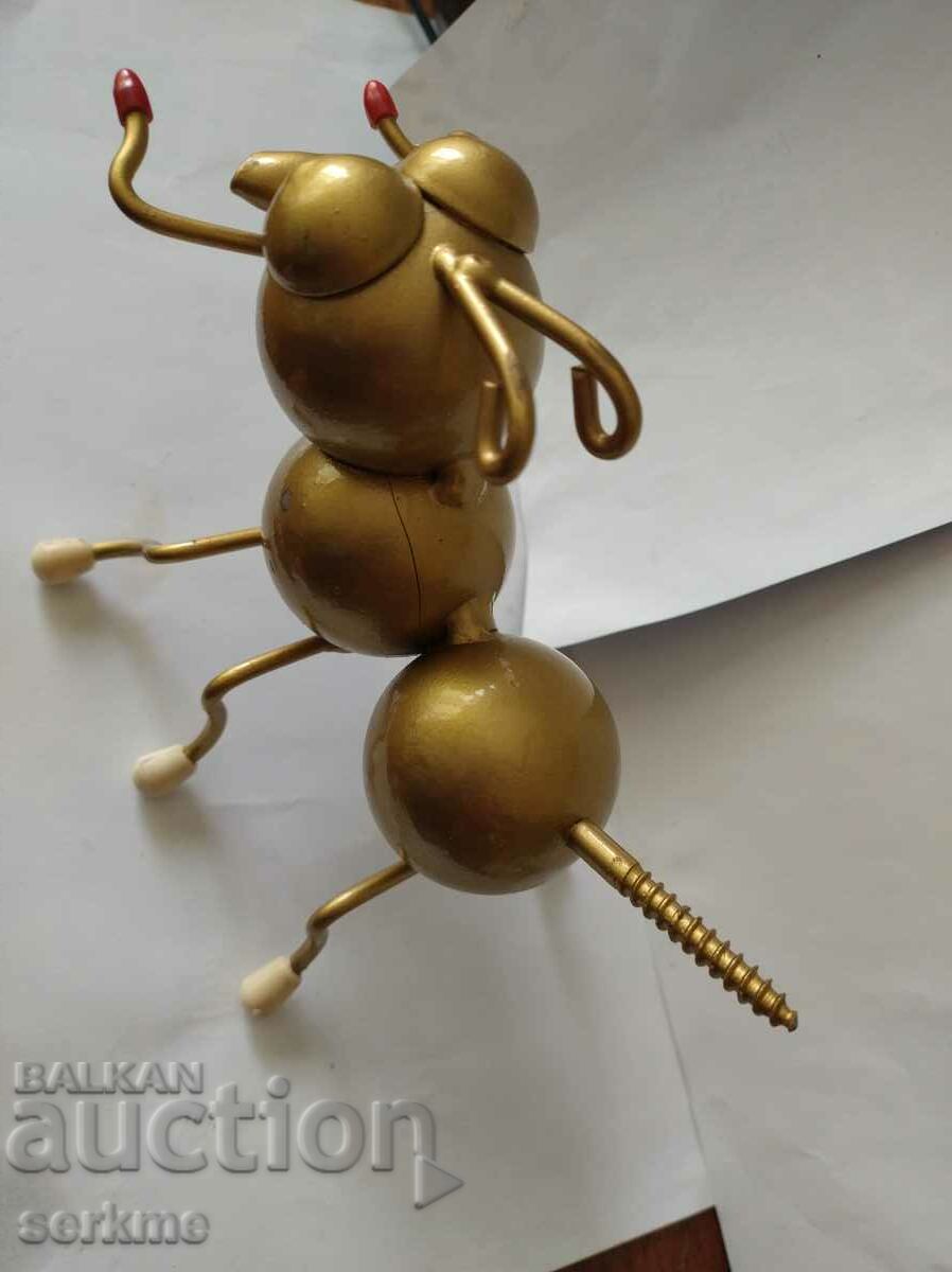 Παράδοση Ενα μυρμήγκι Παράδοση Ενα μυρμήγκι