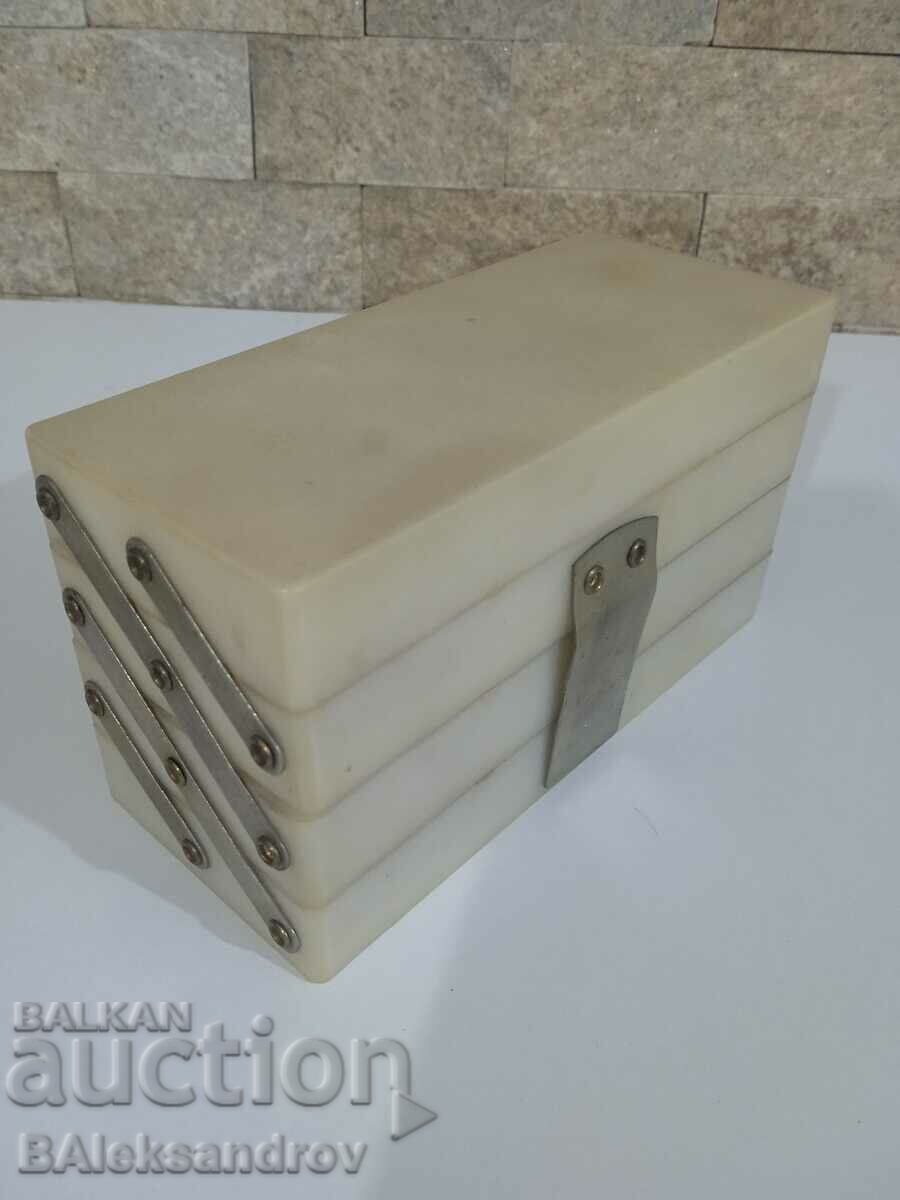 Παλιό κουτί ραπτικής με τιμή 10.00 BGN | € 5.11 Παλιό κουτί ραπτικής με τιμή 10.00 BGN | € 5.11