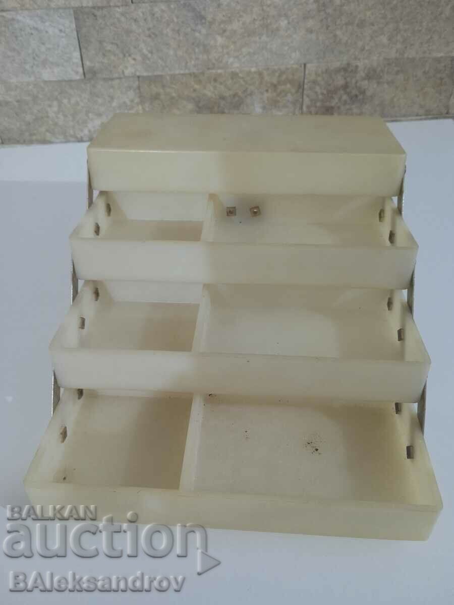 Δημοπρασία Παλιό κουτί ραπτικής Δημοπρασία Παλιό κουτί ραπτικής