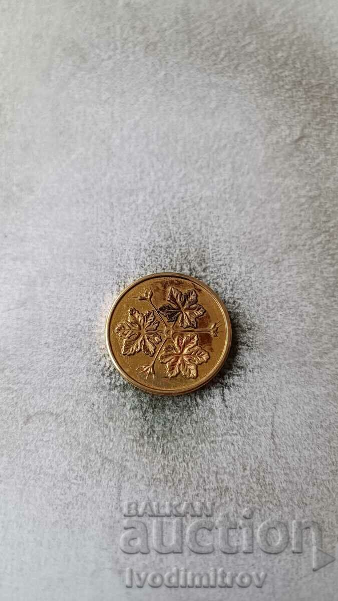 Gilded lucky charm Merry Christmas Happy New Year Flowers with price 6.85 BGN | € 3.50 Gilded lucky charm Merry Christmas Happy New Year Flowers with price 6.85 BGN | € 3.50